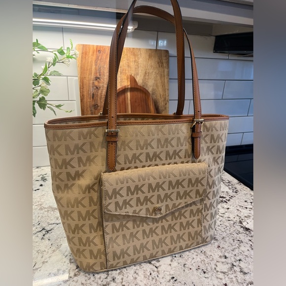 Michael Kors MK Signature Tote Shoulder Handbag Purse Tan Gold Jet Set - Picture 2 of 16